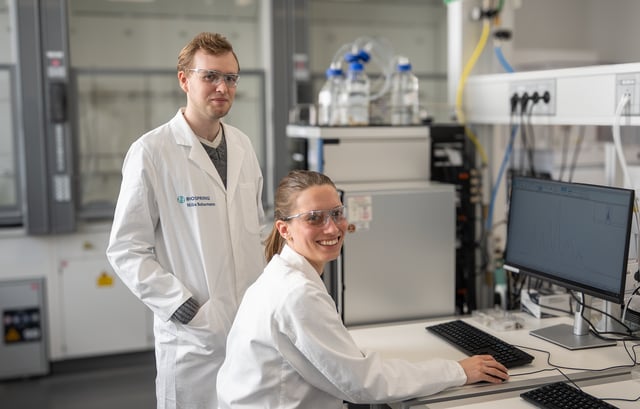Laura Steinhauer & Nils Schomann (Quality Managers Analytical Method Development)