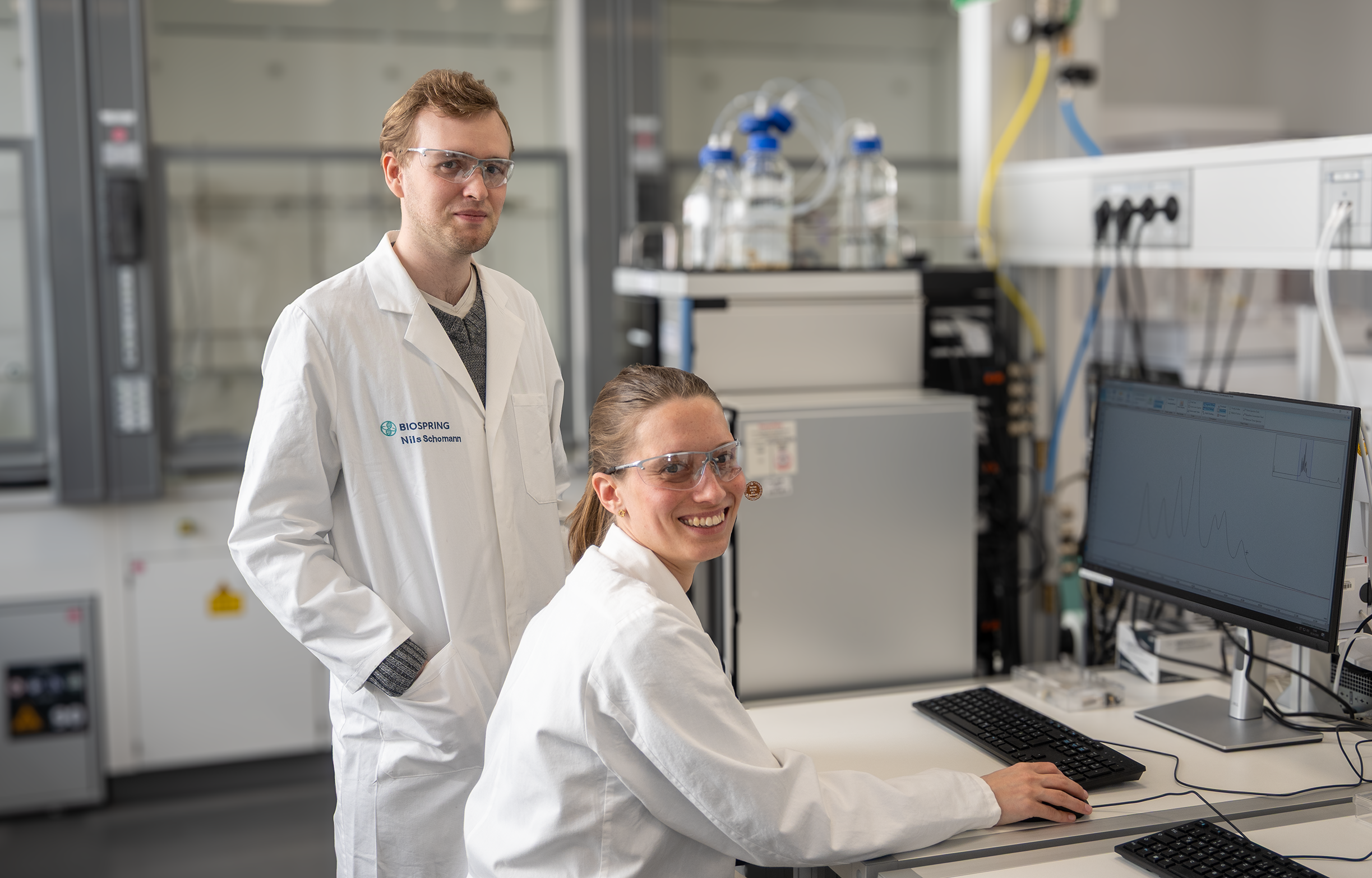 Laura Steinhauer & Nils Schomann (Quality Managers Analytical Method Development)